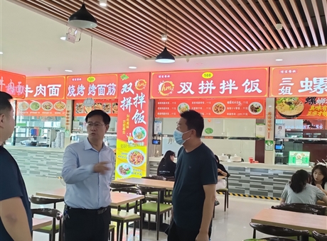 副校長深入食堂檢查指導，護航新生就餐“第一餐”