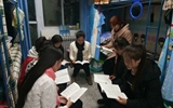 經(jīng)濟管理系輔導(dǎo)員班主任進宿舍宣講黨的十九大精神