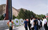 “瞻仰革命先烈，弘揚(yáng)愛國精神”主題黨日活動